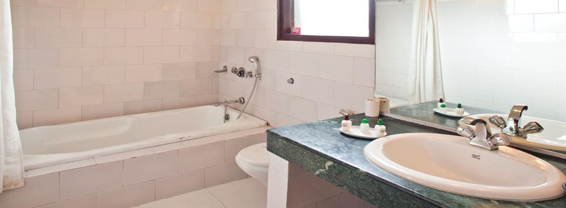 Manu Maharani Resort, Jim Corbett Tiger Reserve. Hotels and resorts.